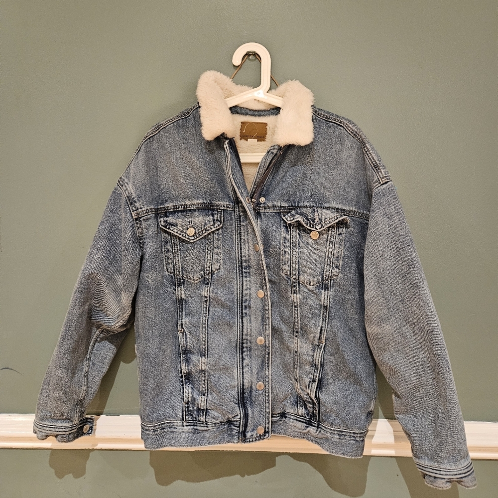 American Eagle Outfitters Blue Denim Jacket with Cream Faux Fur Collar Sherpa